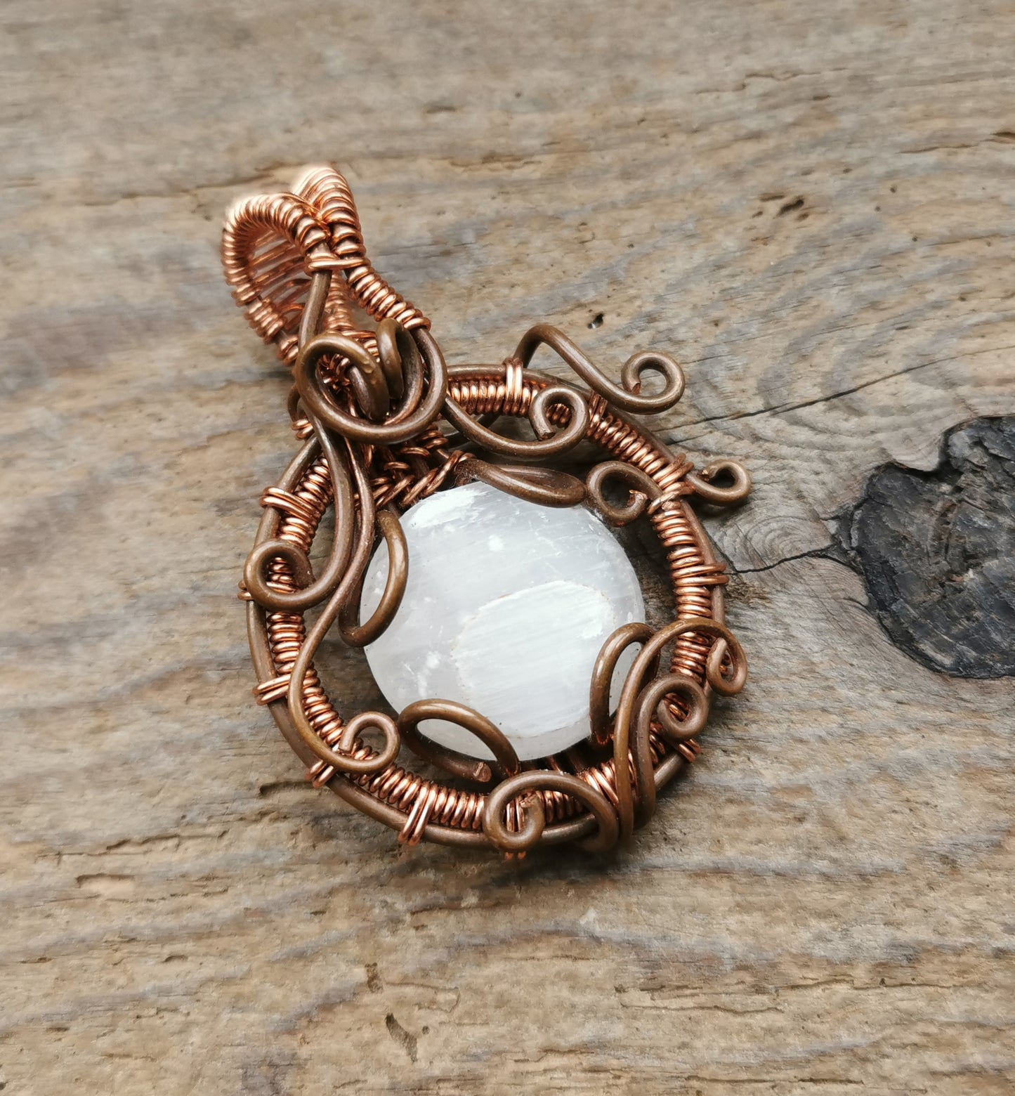 Ref.WW0051 - Selenite