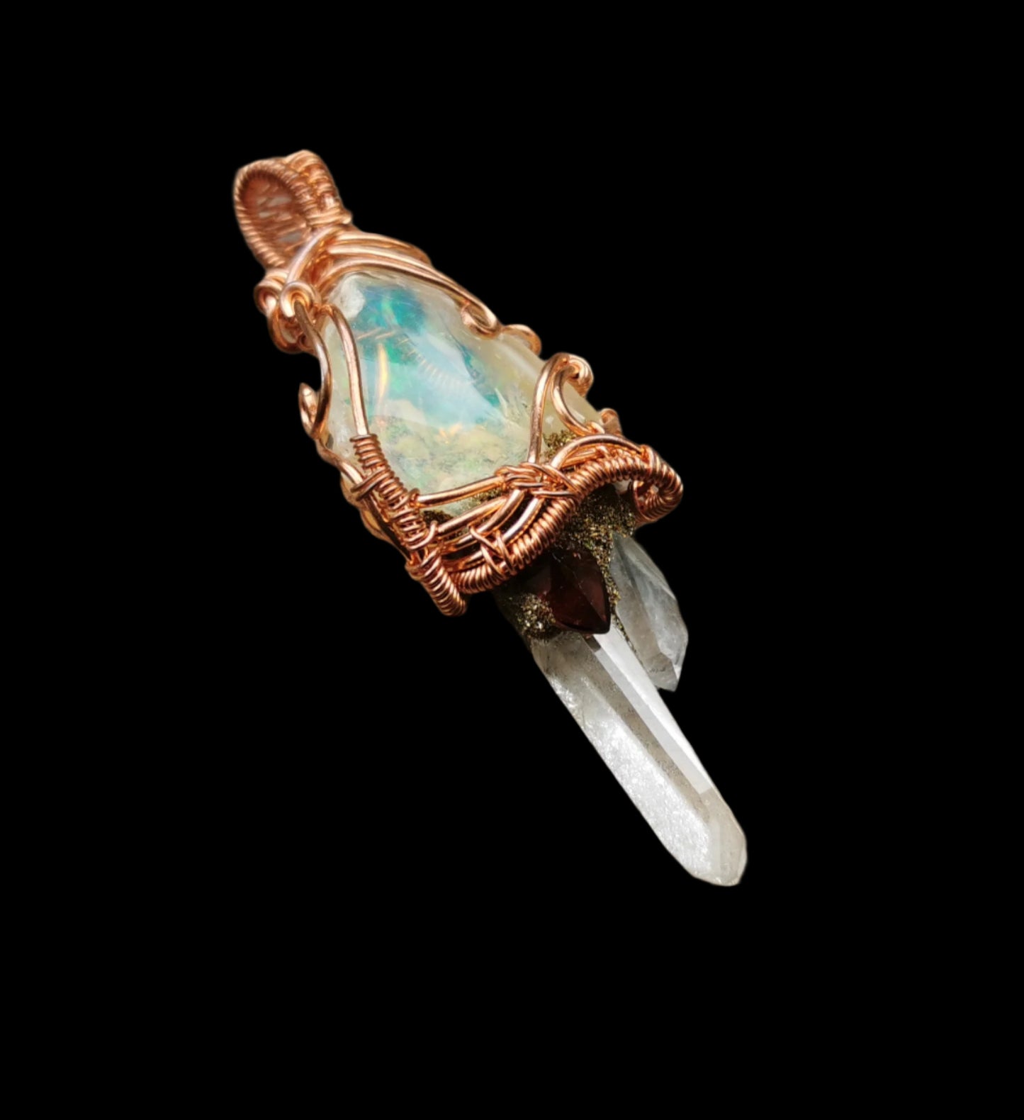 Ref.WW0087 - Opal/garnet/laser quartz