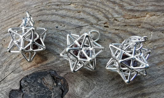Ref.SP0231 - Solar Star w/ crystal [garnet]