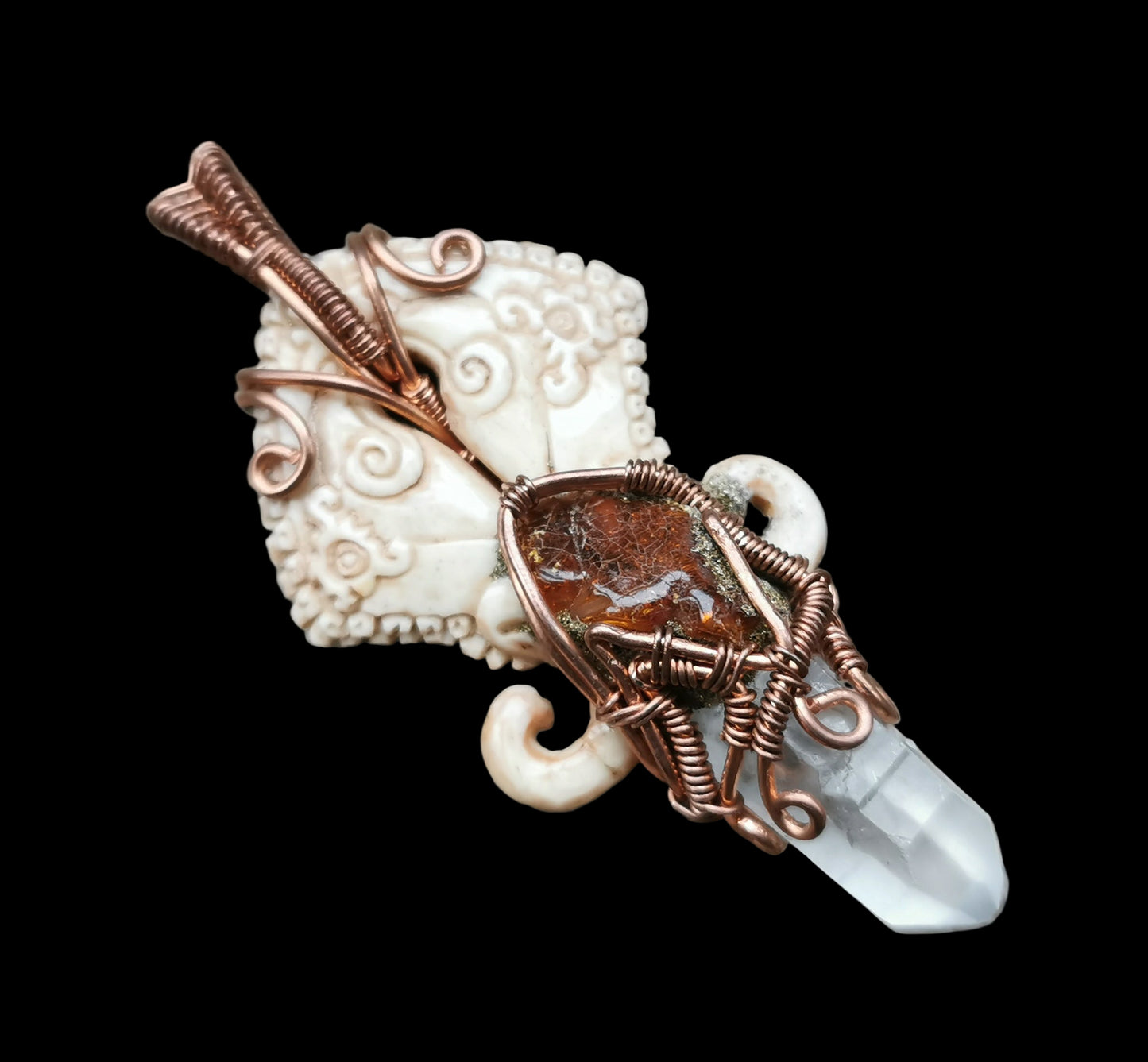 Ref.WW0132 - Yoni carving, amber, laser quartz