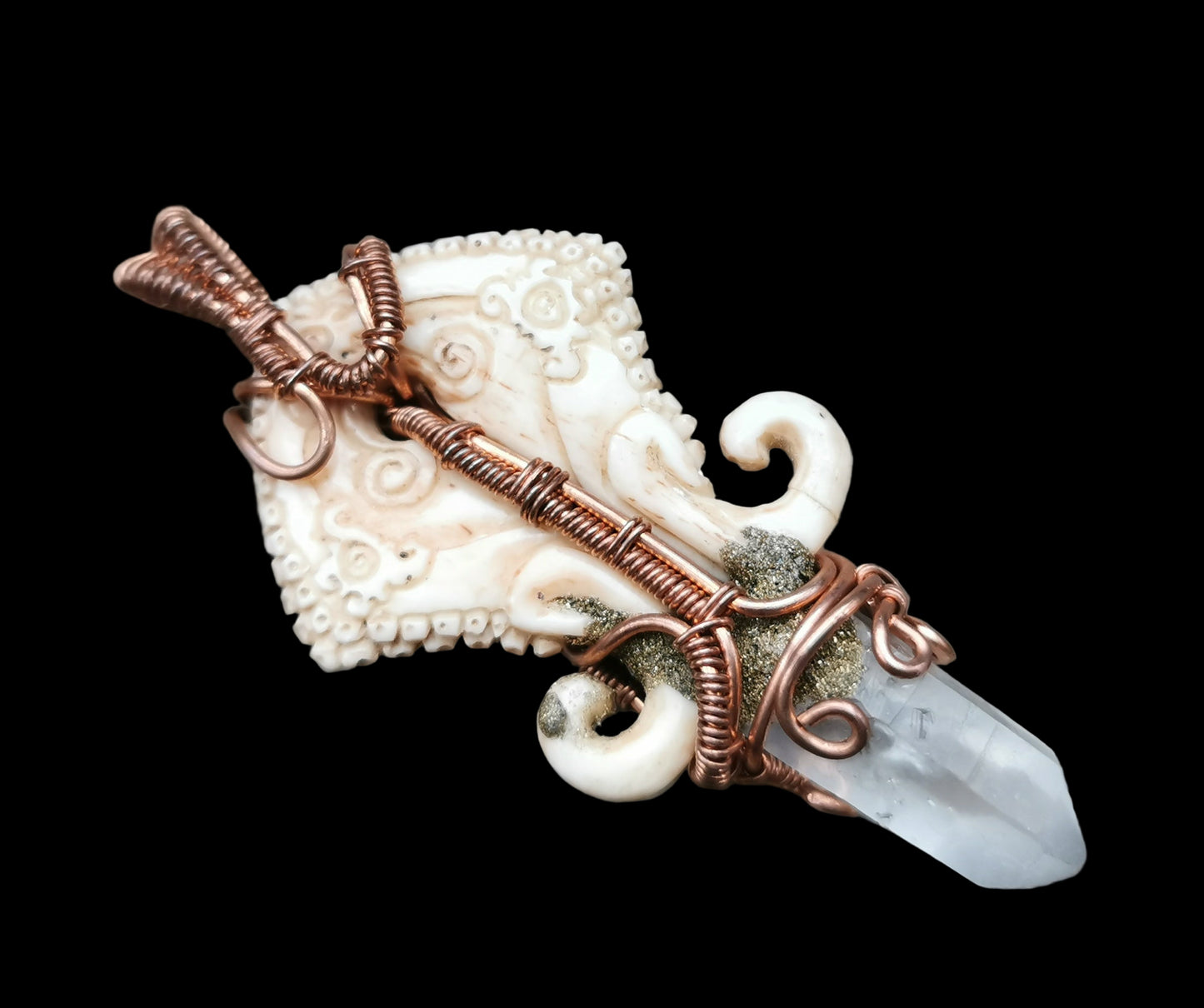 Ref.WW0132 - Yoni carving, amber, laser quartz