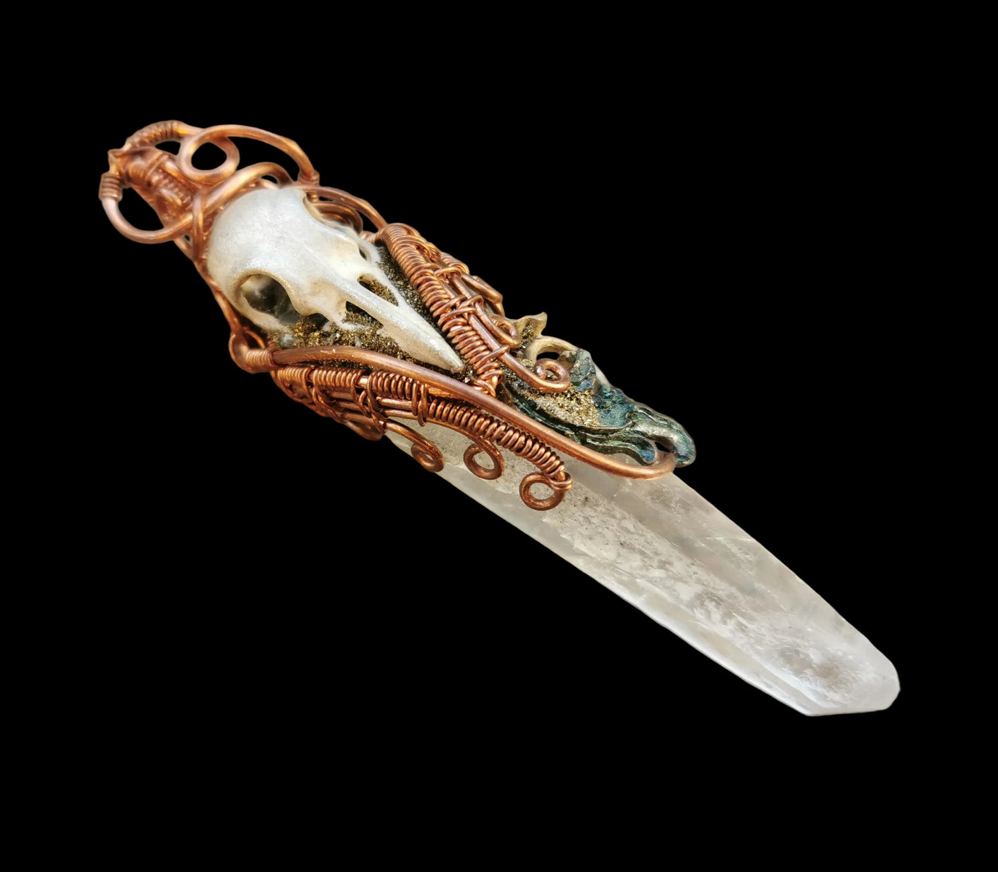 Ref.WW0143 - Raven skull, laser quartz