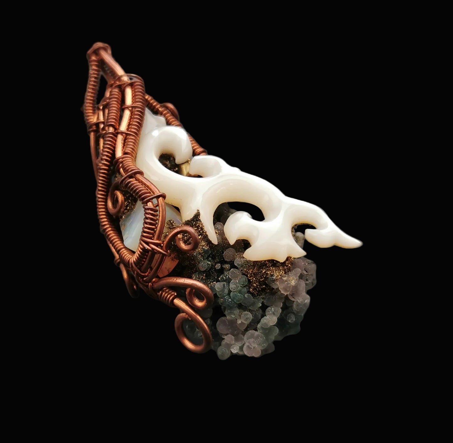 Ref.WW0149 - Grape agate yoni, opal, amethyst